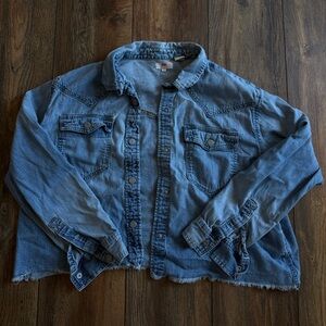 Levi’s Light Wash Denim Button-Up Jacket